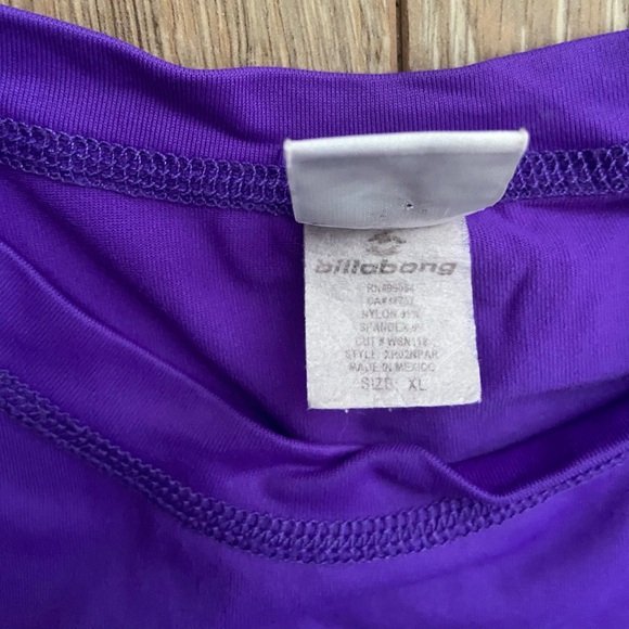 Billabong Rashguard (kids XL, women’s small) - Picture 4 of 7